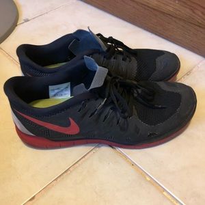 Selling Nike 5.0 free runs size 12.